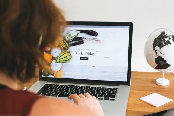 Treceti Peste Vanzarile Din Magazin Si Cumparati Online Black Friday